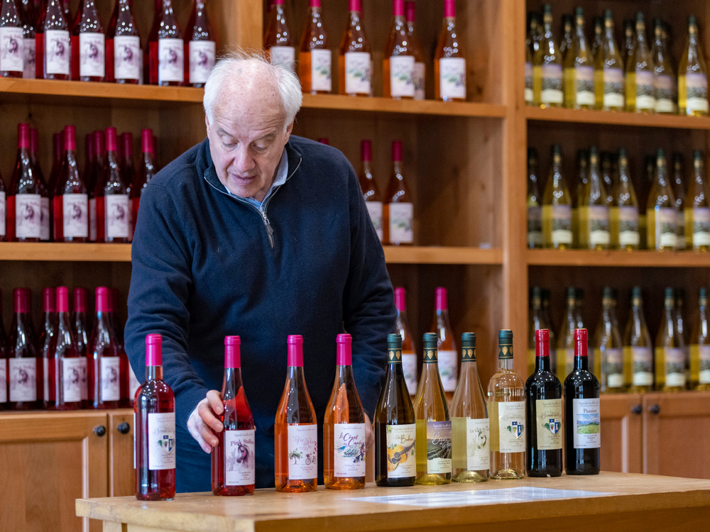Philippe Druelle presenting bottles from Souffle de Vie