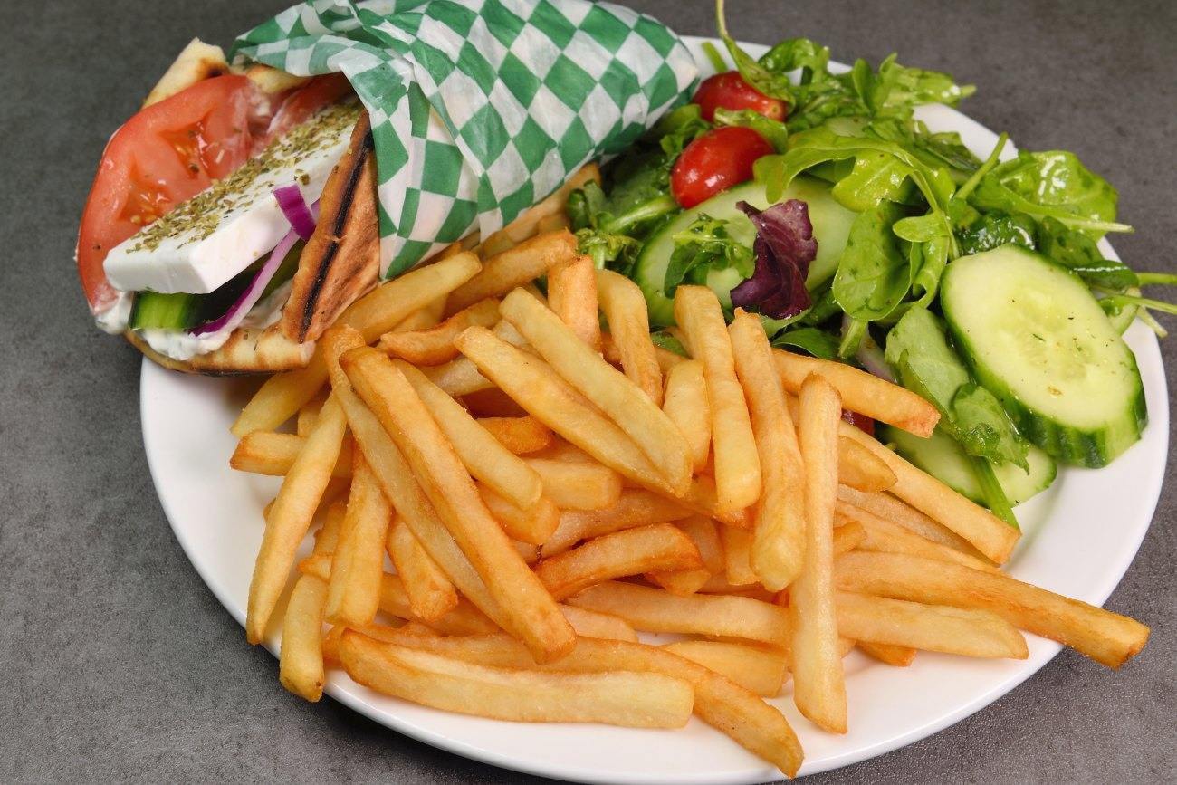Une assiette de pita grec végétal chez Veganarie